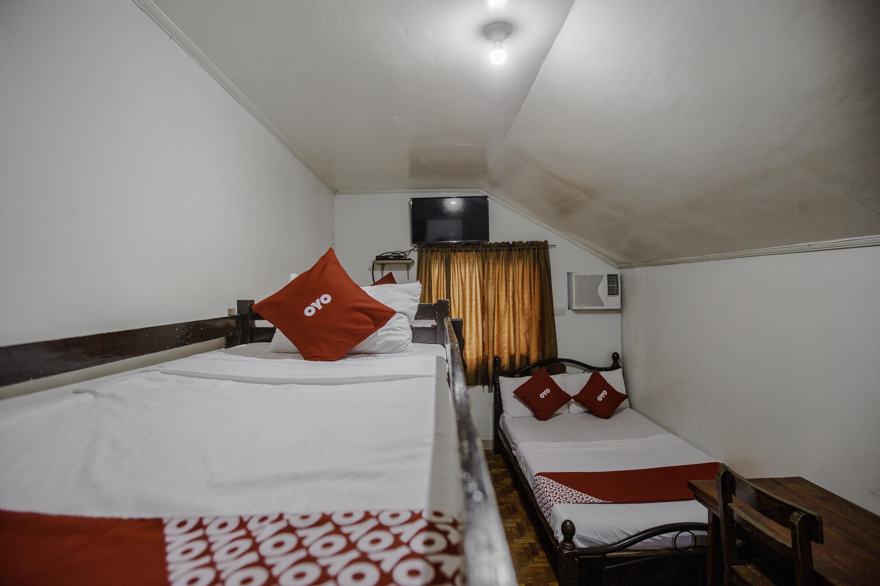 Oyo 741 Sierra Travellers Inn Тагайтай Экстерьер фото