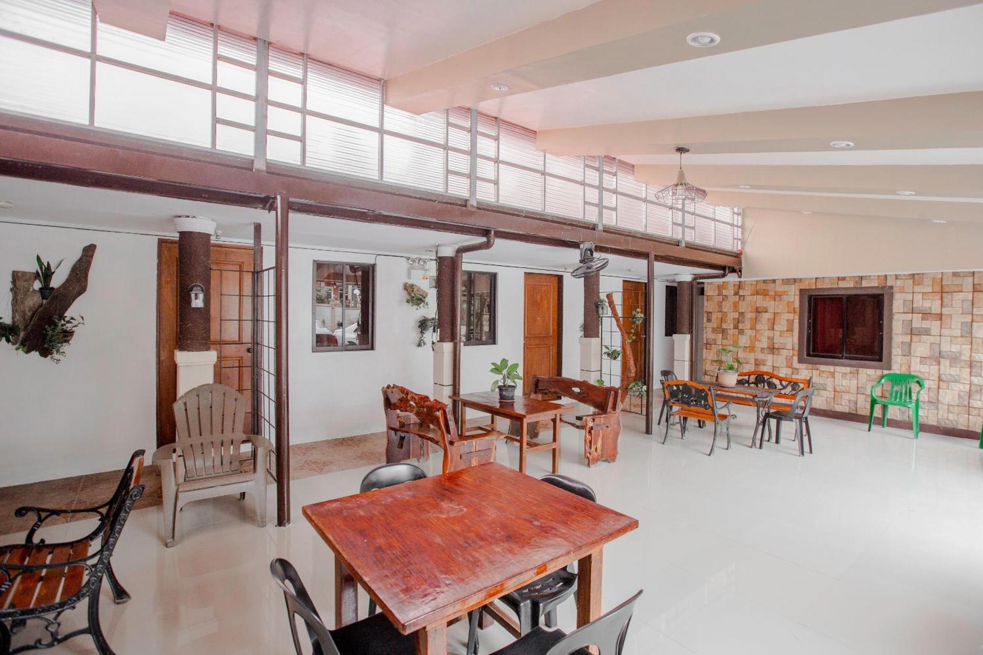 Oyo 741 Sierra Travellers Inn Тагайтай Экстерьер фото