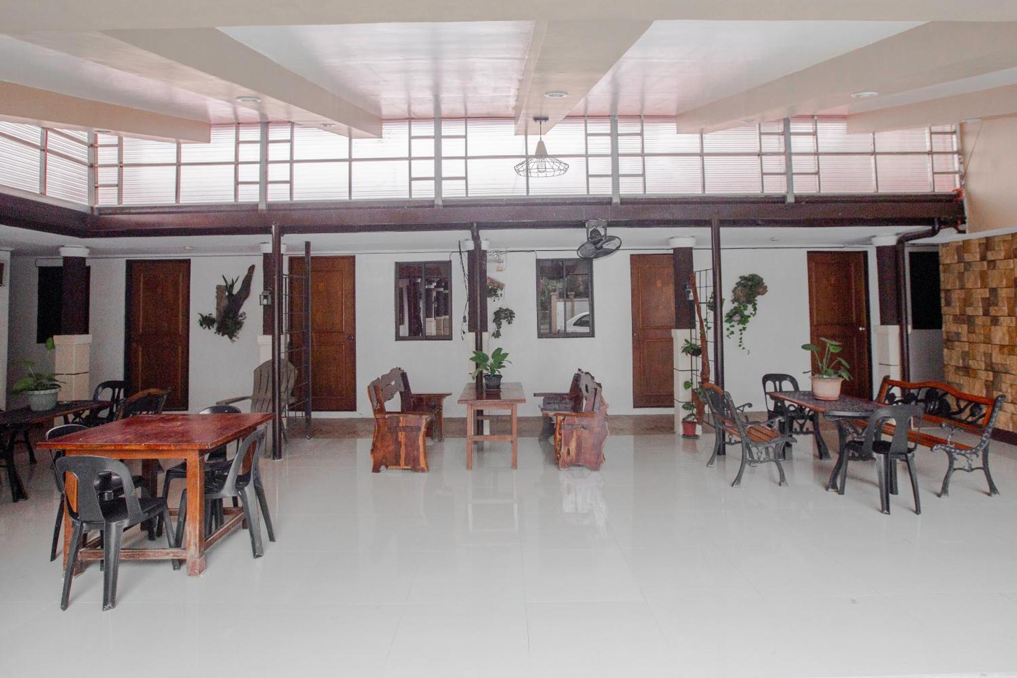 Oyo 741 Sierra Travellers Inn Тагайтай Экстерьер фото